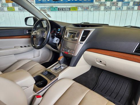 Used 2013 Subaru Outback 2.5i Limited w/ Moonroof Pkg image 2