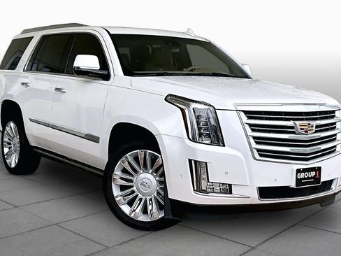 Used 2020 Cadillac Escalade Platinum AWD/4WD image 3