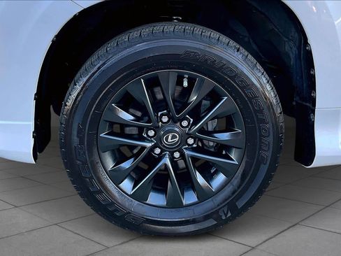 Used 2023 Lexus GX 460 Premium image 11