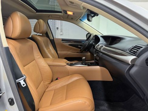 Used 2013 Lexus LS 460 w/ Comfort Pkg RWD image 15