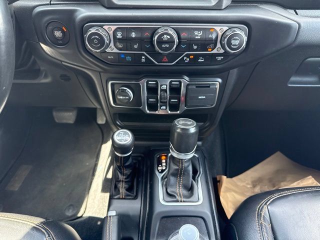 Used 2022 Jeep Wrangler Unlimited Sahara AWD/4WD image 16