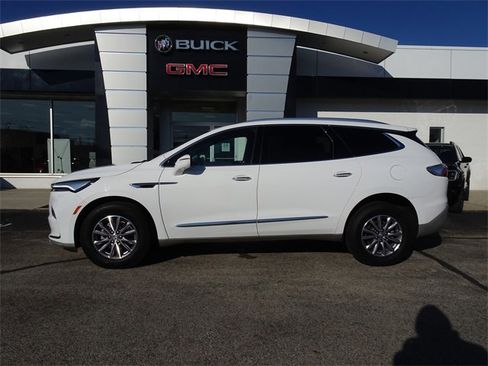 Used 2024 Buick Enclave Premium image 2