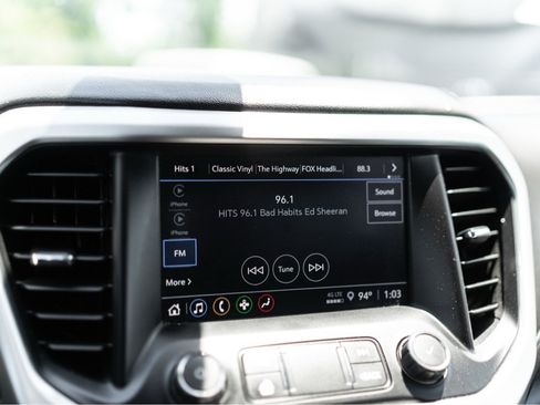 Used 2023 GMC Acadia SLE FWD image 11