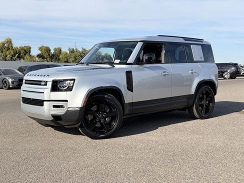 Used 2023 Land Rover Defender 110 SE image 2