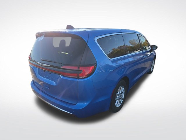 Used 2026 Chrysler Pacifica Select FWD image 5