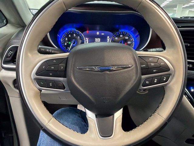 Used 2020 Chrysler Pacifica Limited w/ Tire & Wheel Group FWD image 29