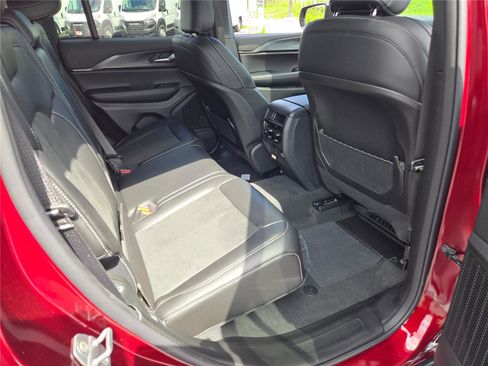 New 2025 Jeep Grand Cherokee Altitude image 11