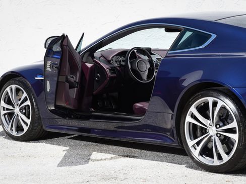 Used 2011 Aston Martin V12 Vantage Coupe RWD image 14