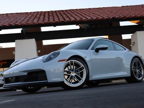 Used 2025 Porsche 911 Carrera image 3