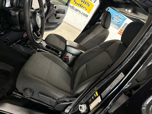 Used 2024 Jeep Wrangler Unlimited image 9