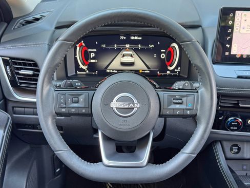 Used 2024 Nissan Rogue Platinum FWD image 19