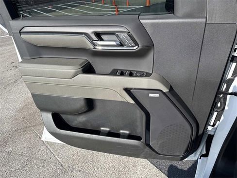 Used 2025 Chevrolet Silverado 1500 ZR2 w/ Technology Package image 8