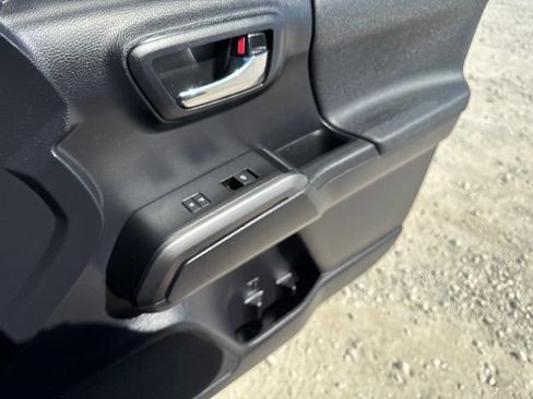 Used 2020 Toyota Tacoma TRD Off-Road AWD/4WD image 22