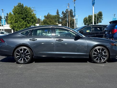 Used 2024 Honda Accord Touring image 8