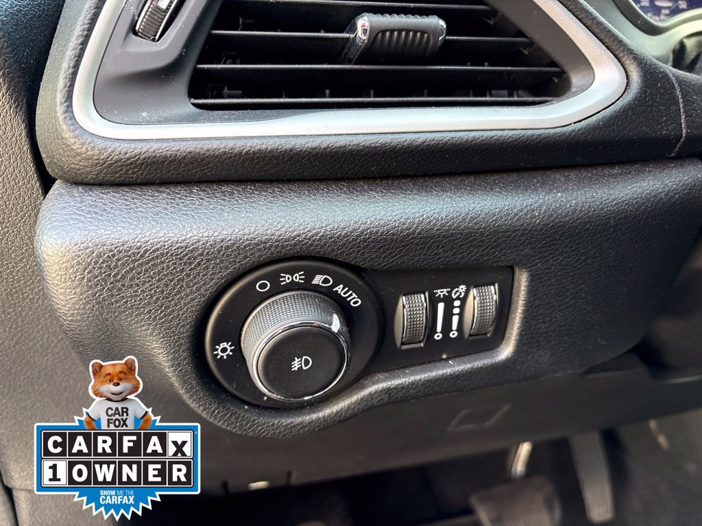 Used 2020 Chrysler Pacifica Touring w/ Advanced Safetytec Group FWD image 10