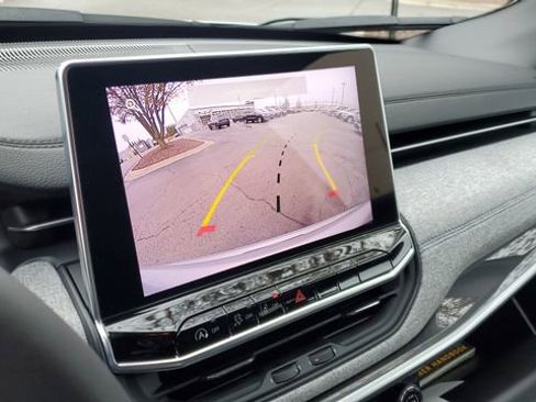 Certified 2024 Jeep Compass Latitude image 15
