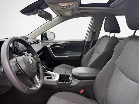 Used 2022 Toyota RAV4 XLE w/ Convenience Package image 12