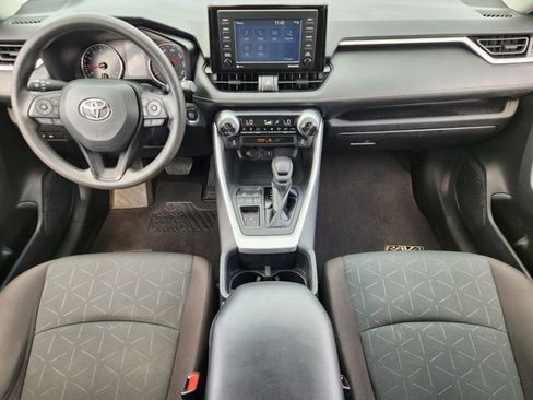 Used 2022 Toyota RAV4 XLE FWD image 19