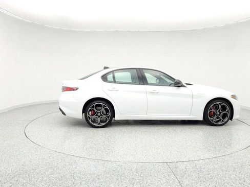 Used 2025 Alfa Romeo Giulia AWD w/ Veloce Package AWD image 4
