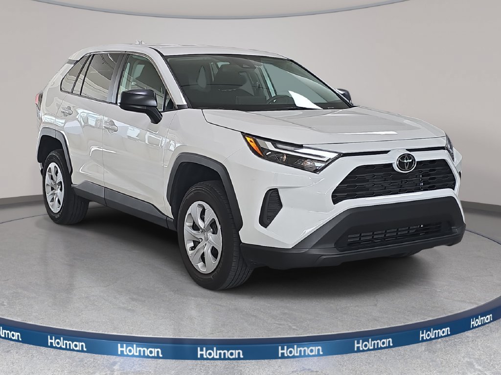 Used 2024 Toyota RAV4 LE FWD image 4