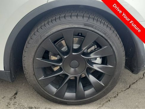 Used 2021 Tesla Model Y Long Range AWD/4WD image 25