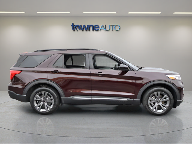 Used 2023 Ford Explorer XLT w/ Equipment Group 202A AWD/4WD image 5
