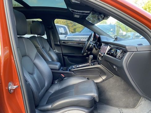 Used 2022 Porsche Macan image 37