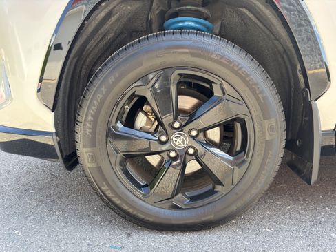 Used 2019 Toyota RAV4 XSE w/ Carpet Mat Package AWD/4WD image 11
