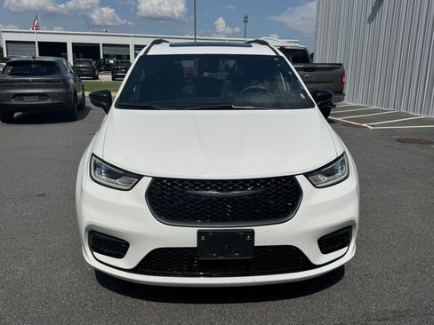 Used 2025 Chrysler Pacifica Limited FWD image 2