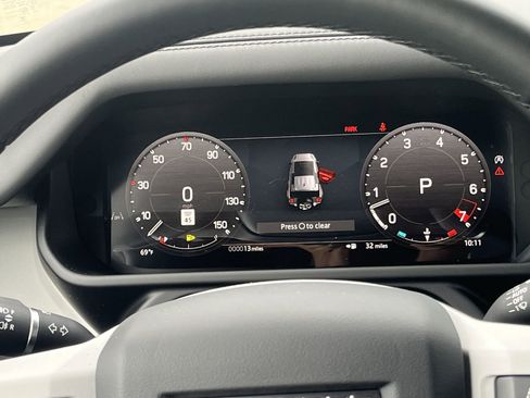 Used 2025 Land Rover Defender 110 S image 18