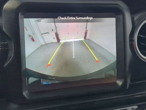 Used 2023 Jeep Wrangler Sahara w/ Cold Weather Group image 14