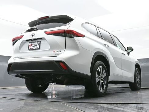 Used 2023 Toyota Highlander XLE FWD image 57