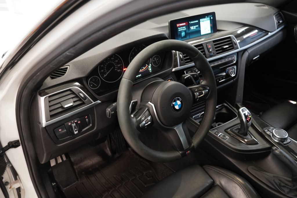 Used 2017 BMW 340i xDrive Sedan AWD/4WD image 7
