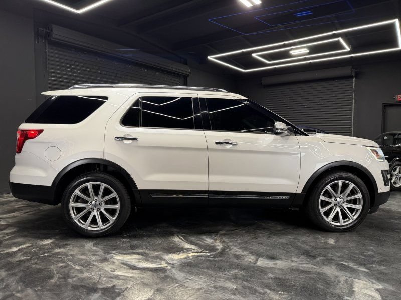 Used 2016 Ford Explorer Limited w/ Equipment Group 303A AWD/4WD image 4