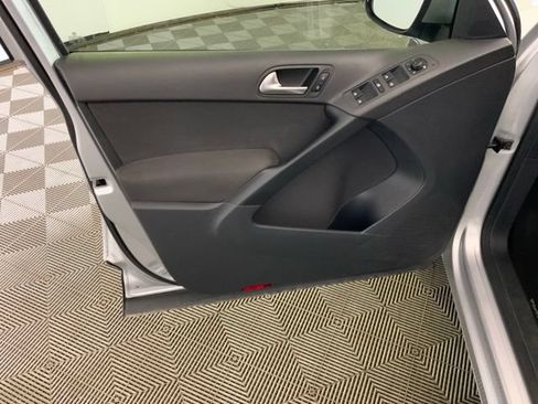 Used 2018 Volkswagen Tiguan Limited AWD/4WD image 23