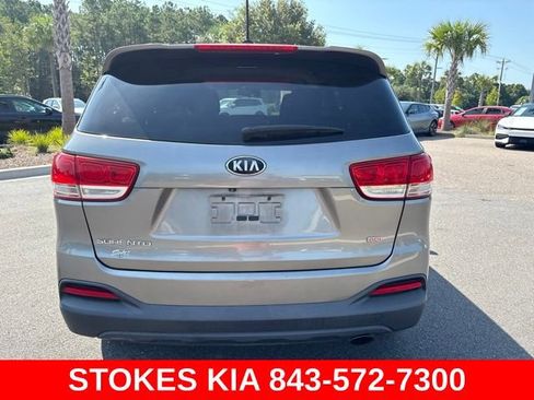 Used 2016 Kia Sorento FWD image 6