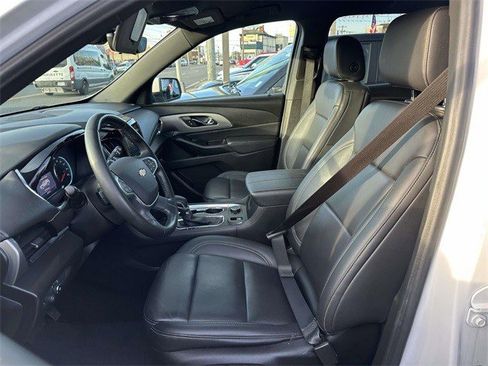 Certified 2023 Chevrolet Traverse LT w/ Rear Camera Mirror Package image 15