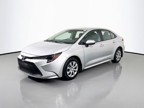 Used 2022 Toyota Corolla LE image 4