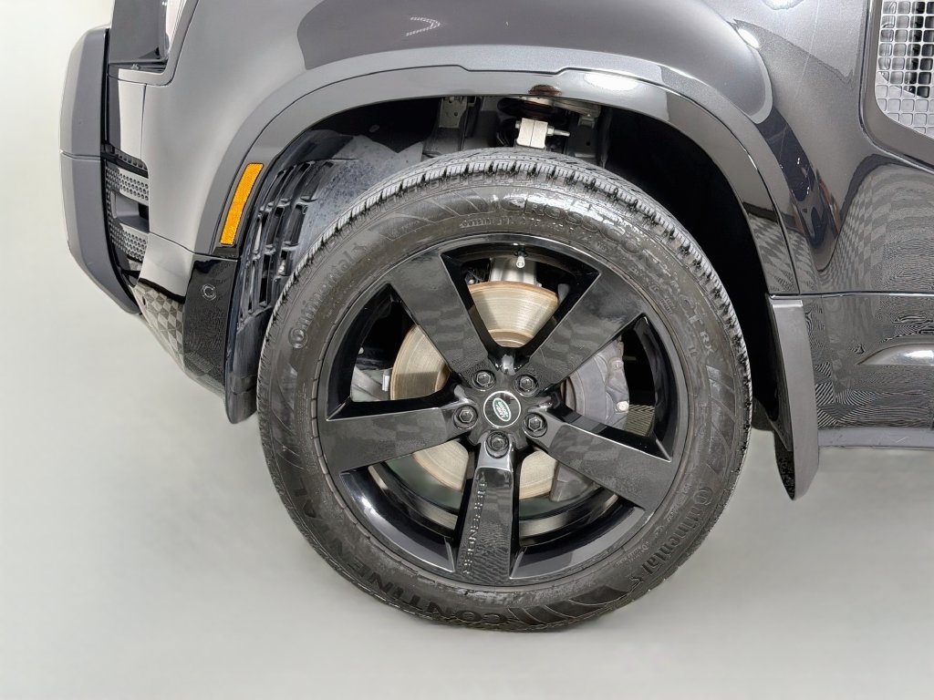 Certified 2024 Land Rover Defender 110 X-Dynamic SE AWD/4WD image 33