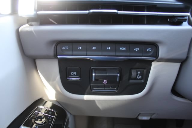 Used 2025 Cadillac Escalade Sport Platinum w/ LPO, ONYX Package AWD/4WD image 27