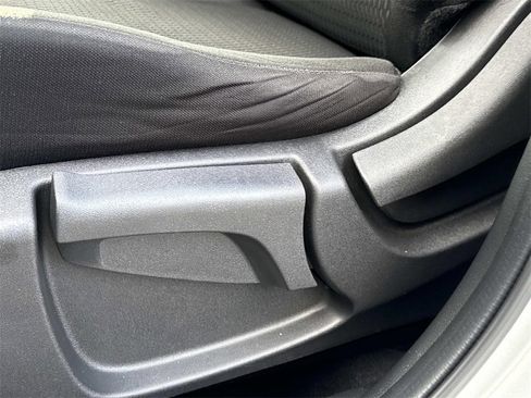 Used 2021 Nissan Rogue Sport S image 17