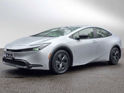 Used 2024 Toyota Prius LE image 7