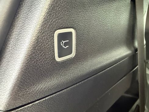 Used 2023 Chrysler Pacifica Touring-L w/ S Appearance Package image 14