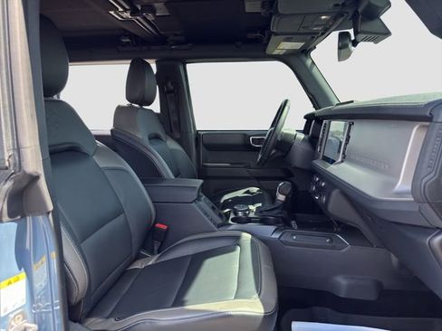 Used 2025 Ford Bronco Outer Banks AWD/4WD image 17