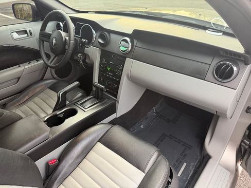 Used 2009 Ford Mustang GT RWD image 13