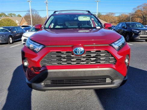 Used 2022 Toyota RAV4 XLE Premium image 2