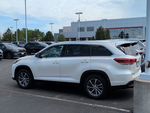 Certified 2019 Toyota Highlander XLE AWD/4WD image 2