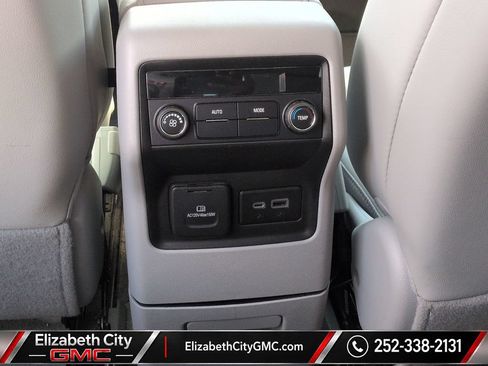 Used 2023 GMC Acadia SLT FWD image 18