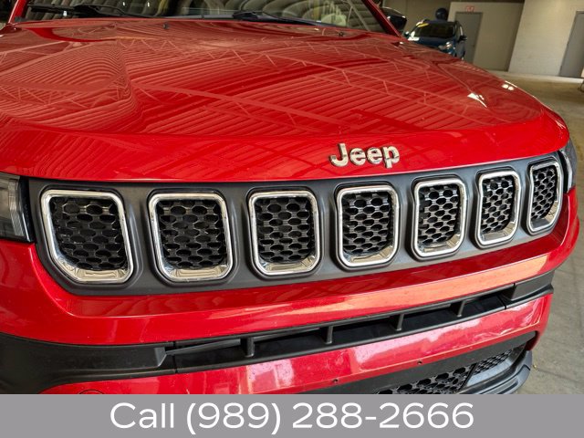 Used 2024 Jeep Compass Latitude AWD/4WD image 9