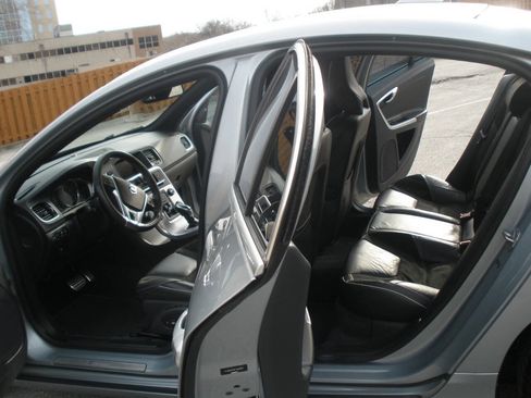 Used 2015 Volvo S60 T6 R-Design Platinum image 23